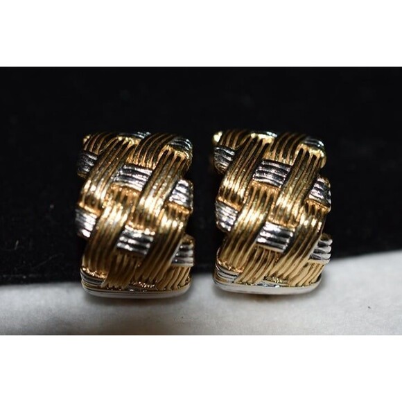 Vintage Carolee Stamped Gold/Silver Tone Weave Pattern Clip On 1970's Earring - Picture 2 of 5